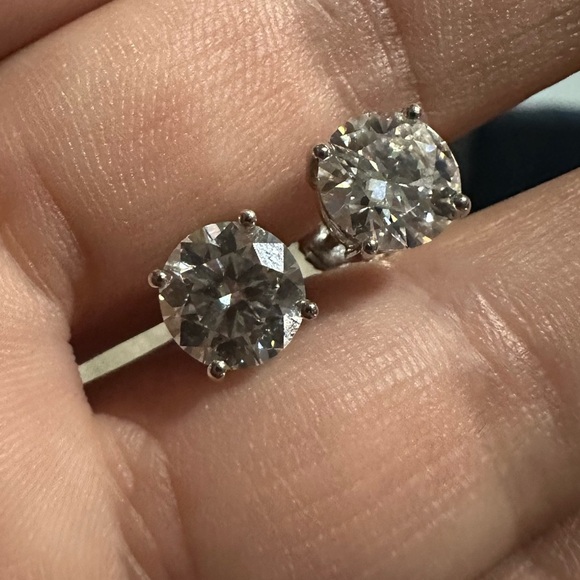14k White Gold Moissanite Stud Earrings